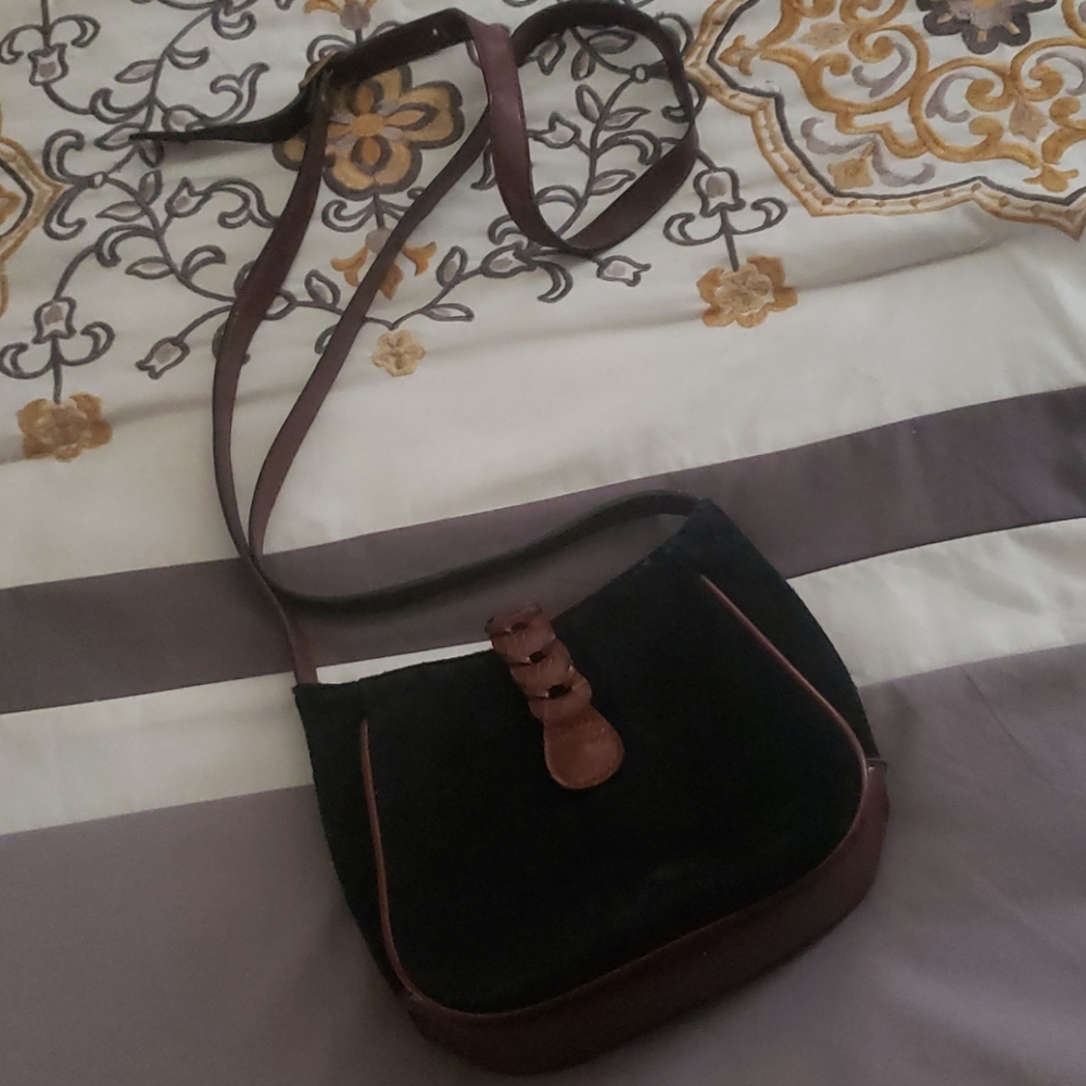 Carriage House Cute 😍 Black & Brown Crossbody Bag